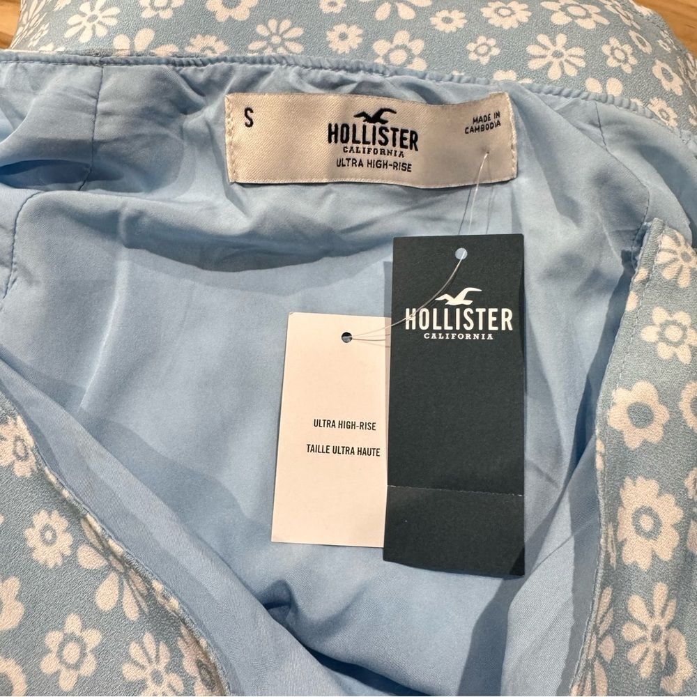NEW Hollister Blue Floral Ultra High Rise Skirt Women’s Small - Picture 2 of 2